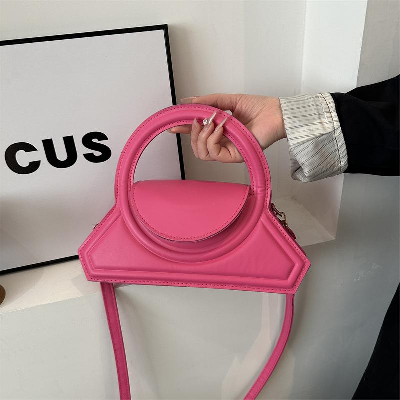 Internet celebrity personality fashion handbag 2025 early spring new foreign style solid color shoulder messenger bag foreign style small square bag w