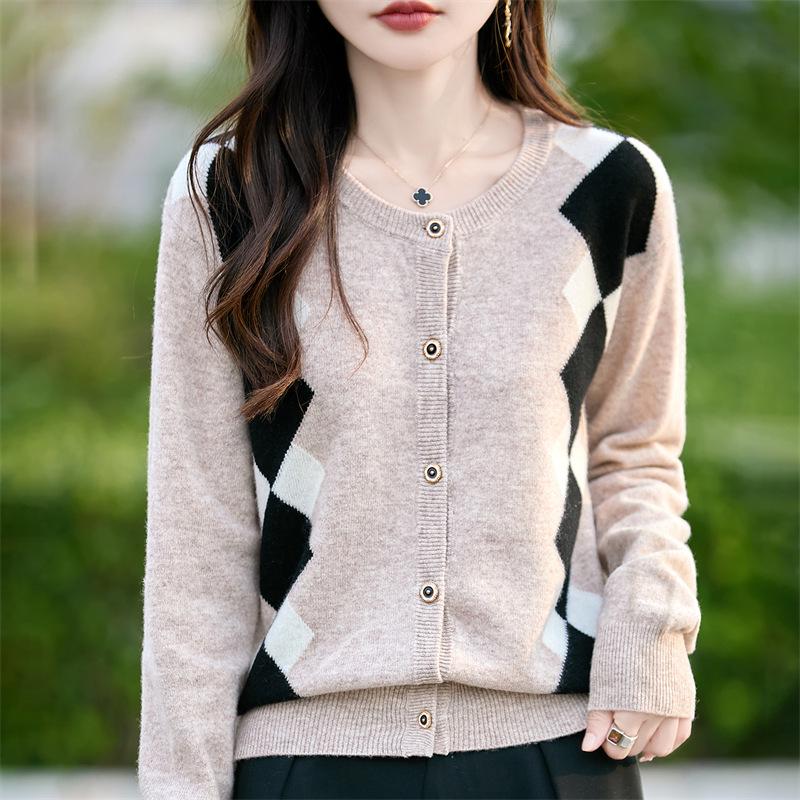 Women's Wool Color Block Diamond Cardigan, Round Neck Knit Sweater for Autumn and Winter.