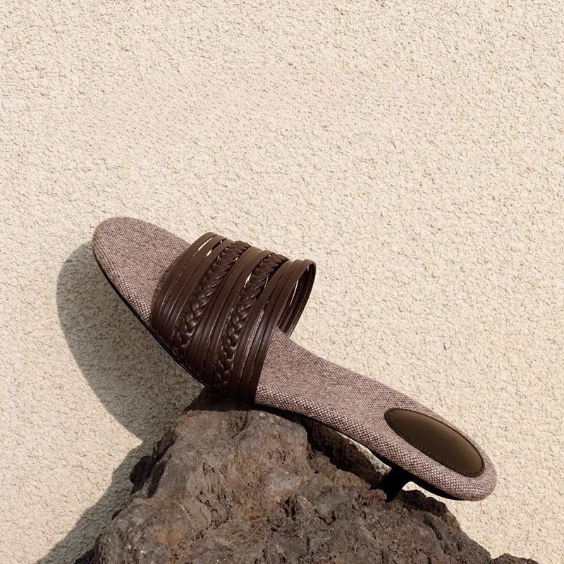 

Мода 2025 Новые летние женские шлепанцы с круглым носком, ремешками-упаковкой, тонкими каблуками и низкими каблуками, модные вечерние шлепанцы 35 коричневый