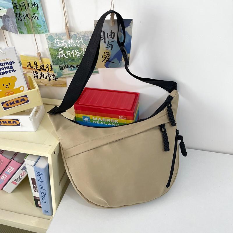 Bag New Casual Light Crossbody Bag Ladies Versatile Large Capacity College Students Commuting Single Shoulder Dumpling Bag