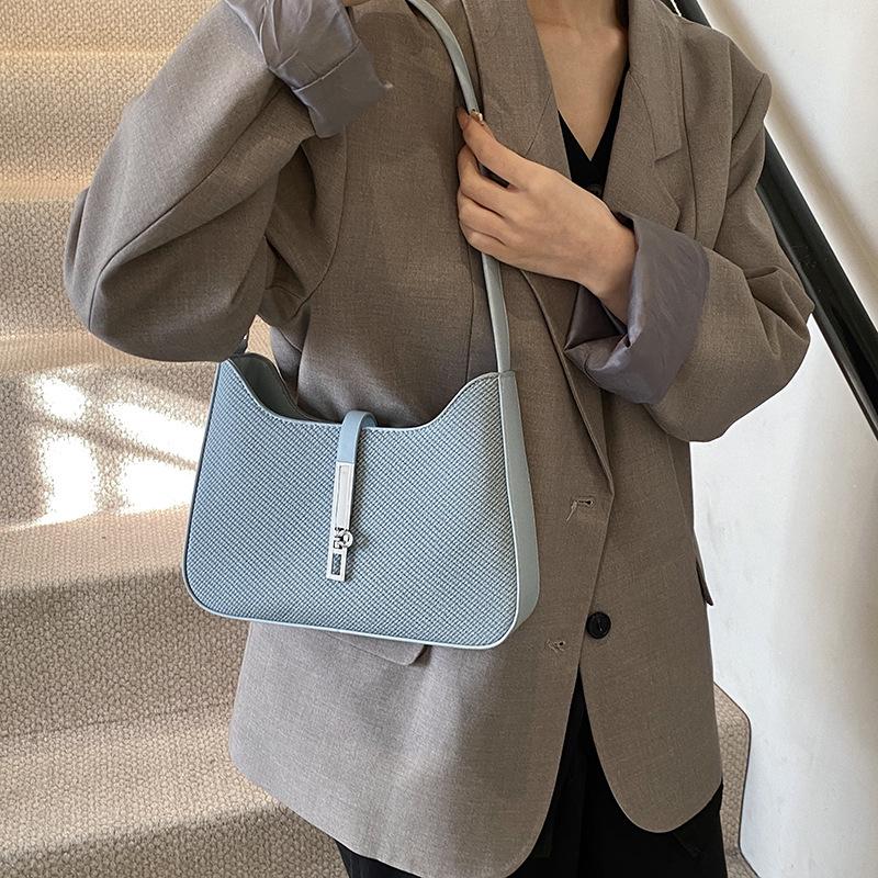 

2025 Spring Fashion: Women s High-End Versatile Textured Crossbody Small Square Shoulder Bag