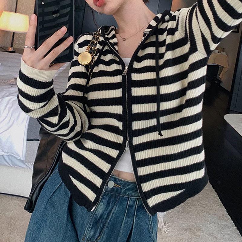 Frühlingsstrickjacke Top mit Kapuze Doppelreißverschluss Gestrickte gestreifte Sweatshirtjacke für Damen