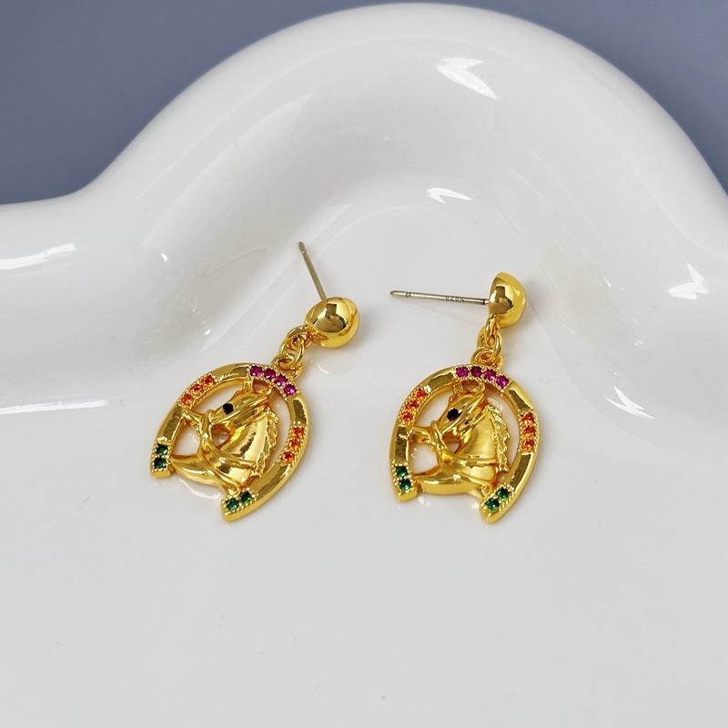 

Stylish And Simple Earrings Femininity Hollow Relief Horse Head Stud Earrings