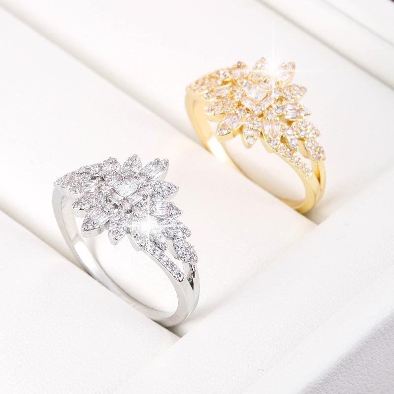 Elegant Starry Zircon Ring: Stylish, Brilliant Copper Design for Women