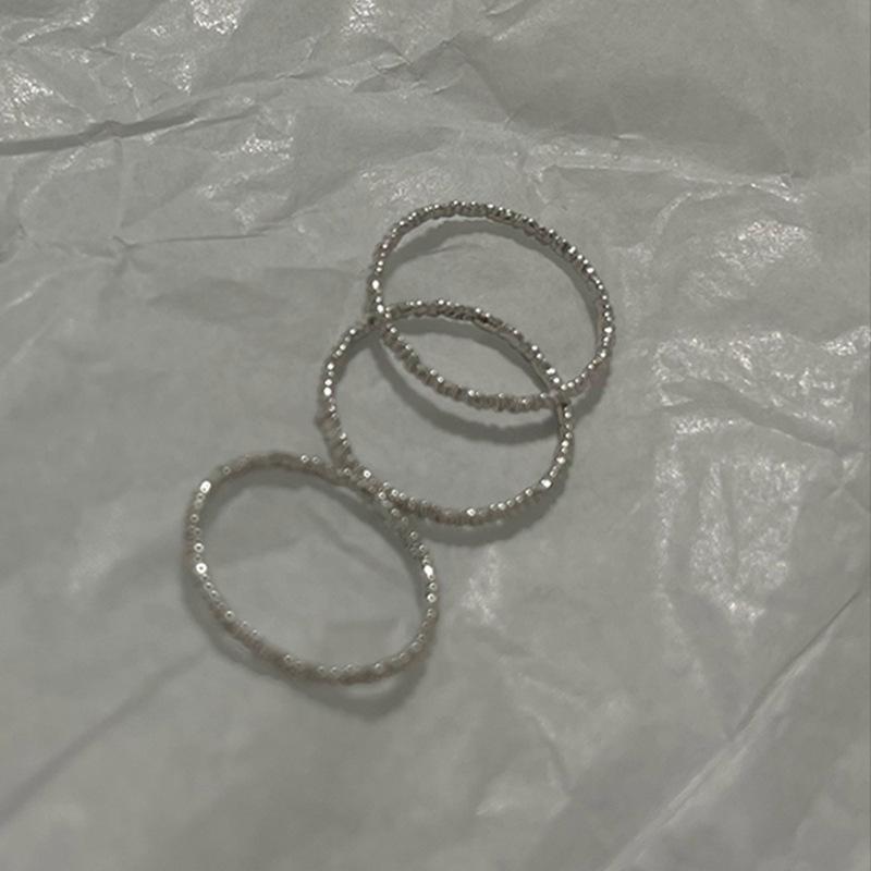 

Модное кольцо из стерлингового серебра 925 пробы с выразительной геометрической формой и уникальной текстурой для элегантности на каждый день J9278