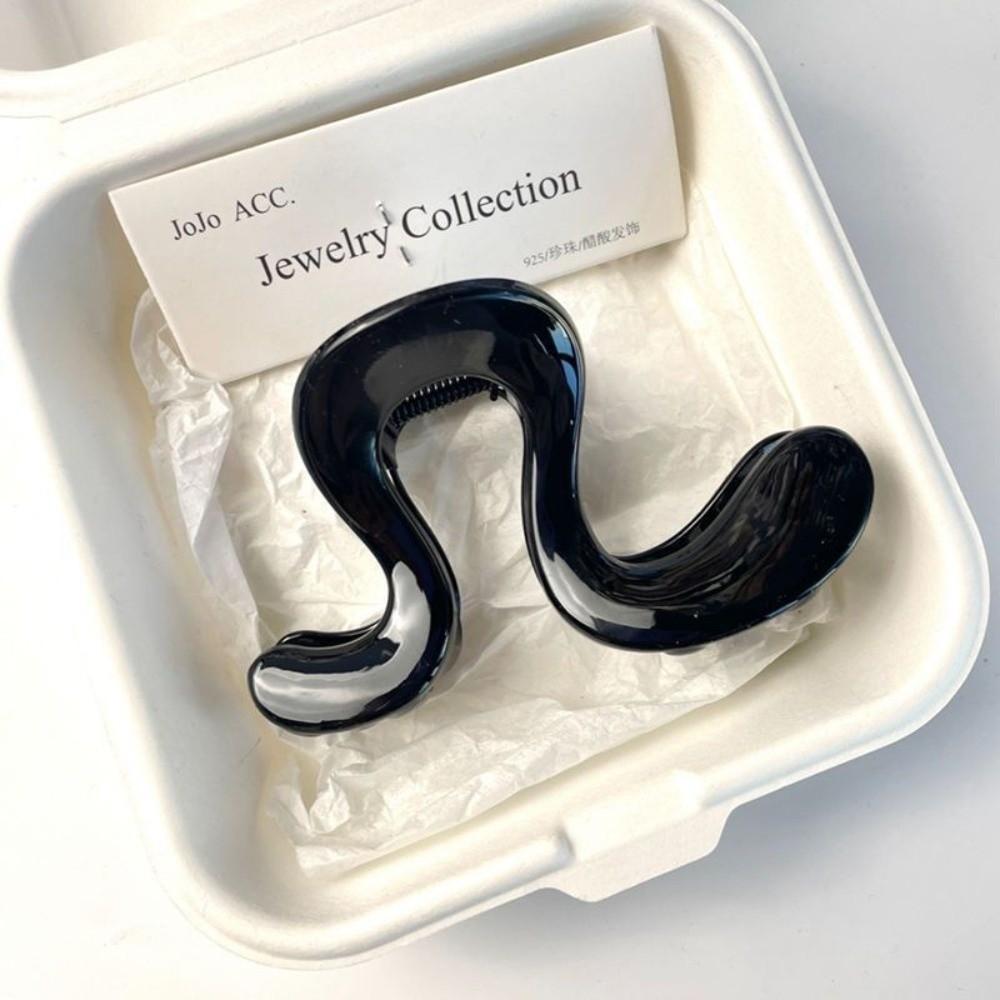 

Simple Casual Acrylic Hair Claw Large Matte Finish Shark Clip Irregular Shape Lightweight Ponytail Clip Commute чорний