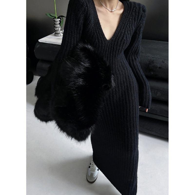Beautiful rich daughter long deep v-neck sweater with knitted bottoming dress for women's autumn and winter