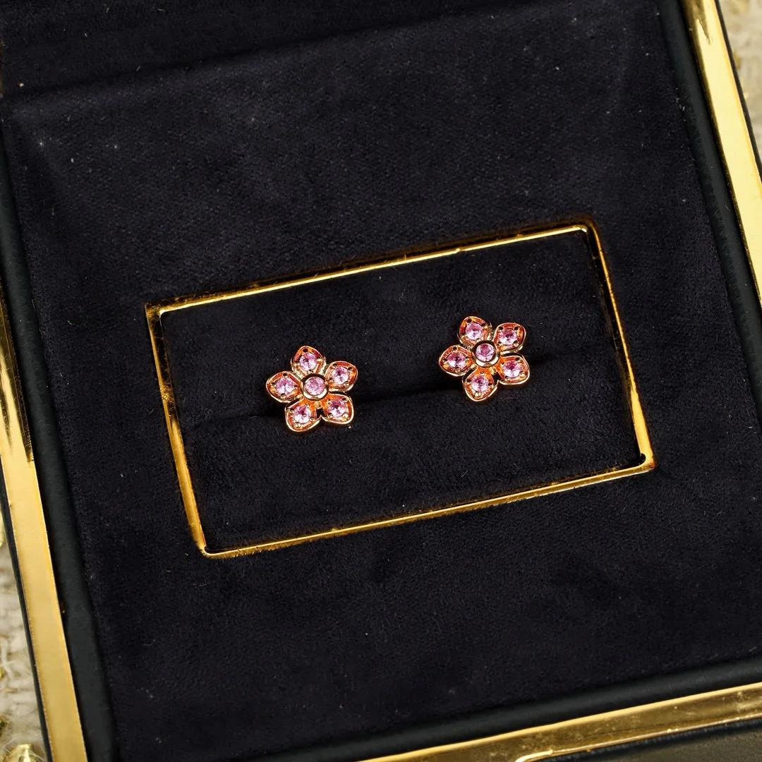 

Latest Hot Brand Vintage Earrings Luxury Jewelry for Women Diamond Flower Designer Eardrop 925 Sliver Lady Party Stud Earrings рожевий