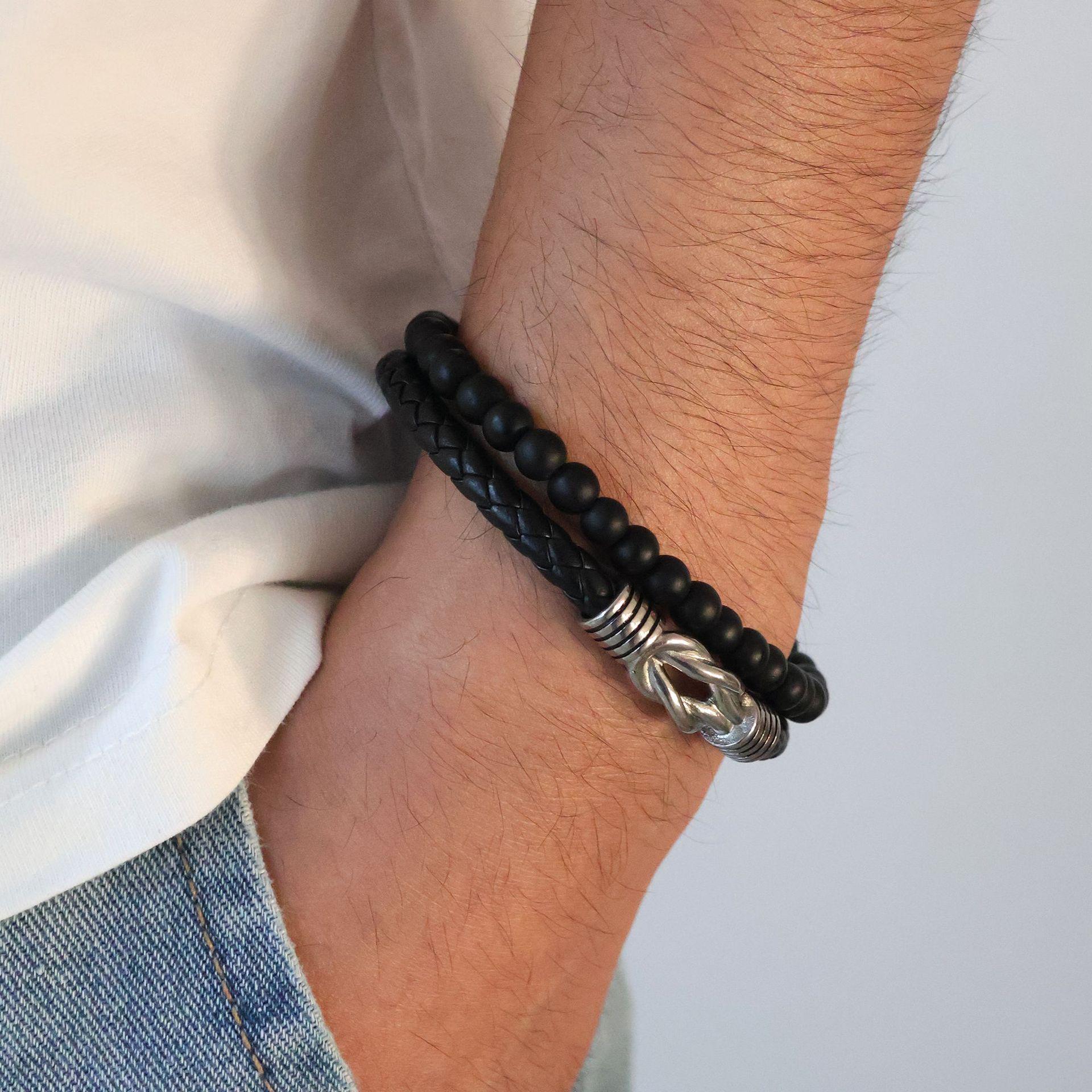 Кожаный браслет с магнитной застежкой: Мужской плетеный аксессуар с двойной пряжкой - Ручная работа