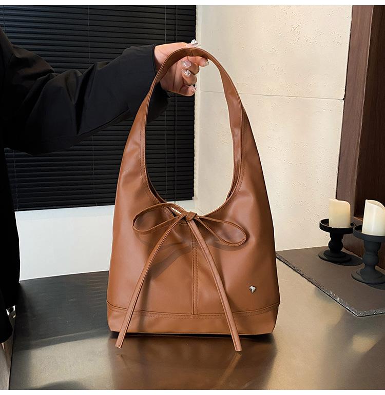 

2025 new niche commuter women s bag versatile casual bag method bow large capacity shoulder underarm tote bag коричневый