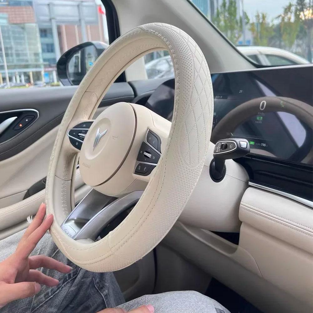2025 New Style 10 Colors Napa Leather Perforated Patchwork Car Steering Wheel Cover Non-slip Breathable Universal 15 Inch 38cm