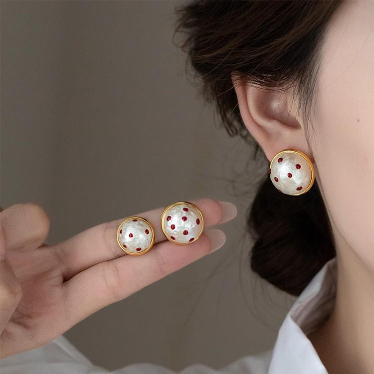 Silver Needle Retro Polka Dot Pearl Stud Earrings - Stylish, Versatile Design for Women