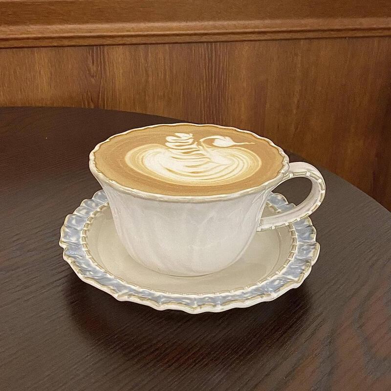 Qiwei French Embossed Ceramic Coffee Cup & Saucer Set with Lid