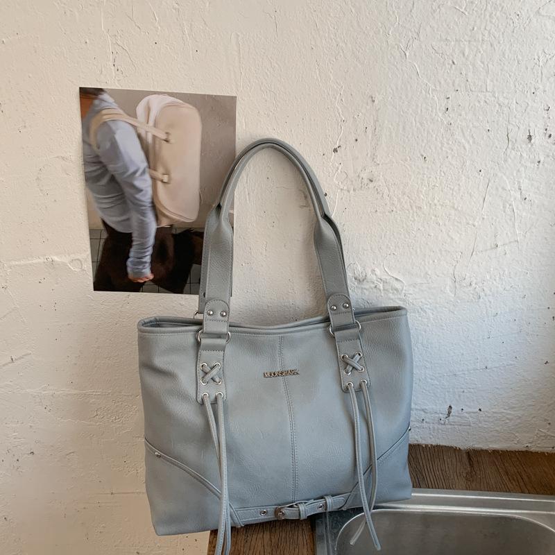 Vintage Large Capacity Tote Bag for Women Soft Faux Leather Shoulder Bag with Tassel Design Casual Daily Use Commuter Handbag