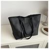 2024 New Retro Fashion Underarm Large Capacity Bag Women's Trendy Commuting Tote Bag Color Block Stitching Shoulder Bag