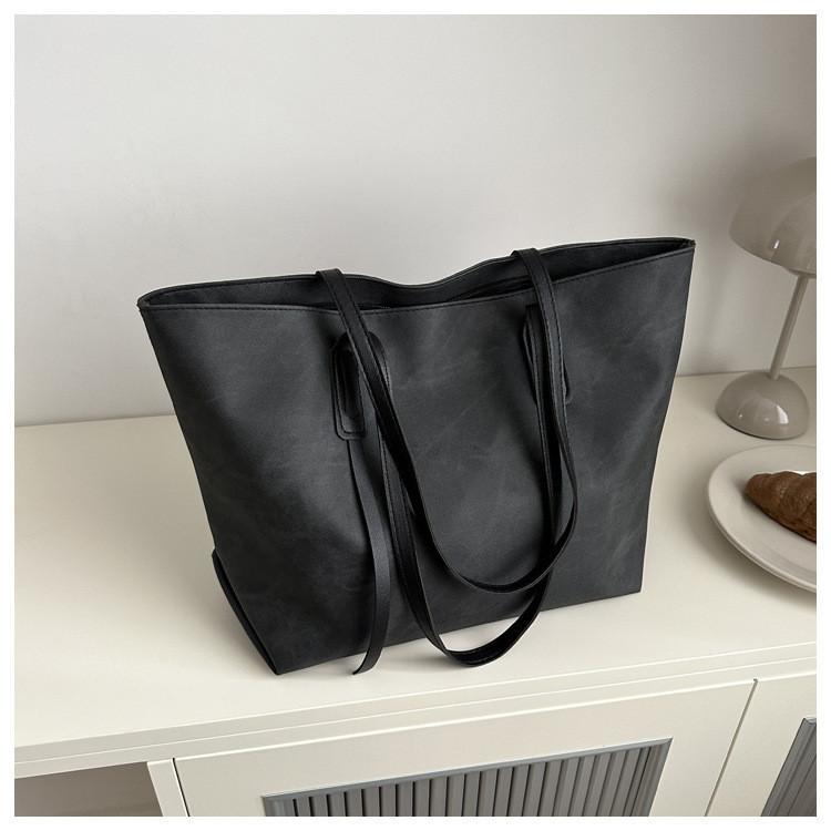 2024 New Retro Fashion Underarm Large Capacity Bag Women's Trendy Commuting Tote Bag Color Block Stitching Shoulder Bag