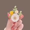 Fashion Daisy Flower Brooch Exquisite Metal Lapel Pins for Women Suit Sweater Badges Clothing Accessories Banquet Jewelry Gifts