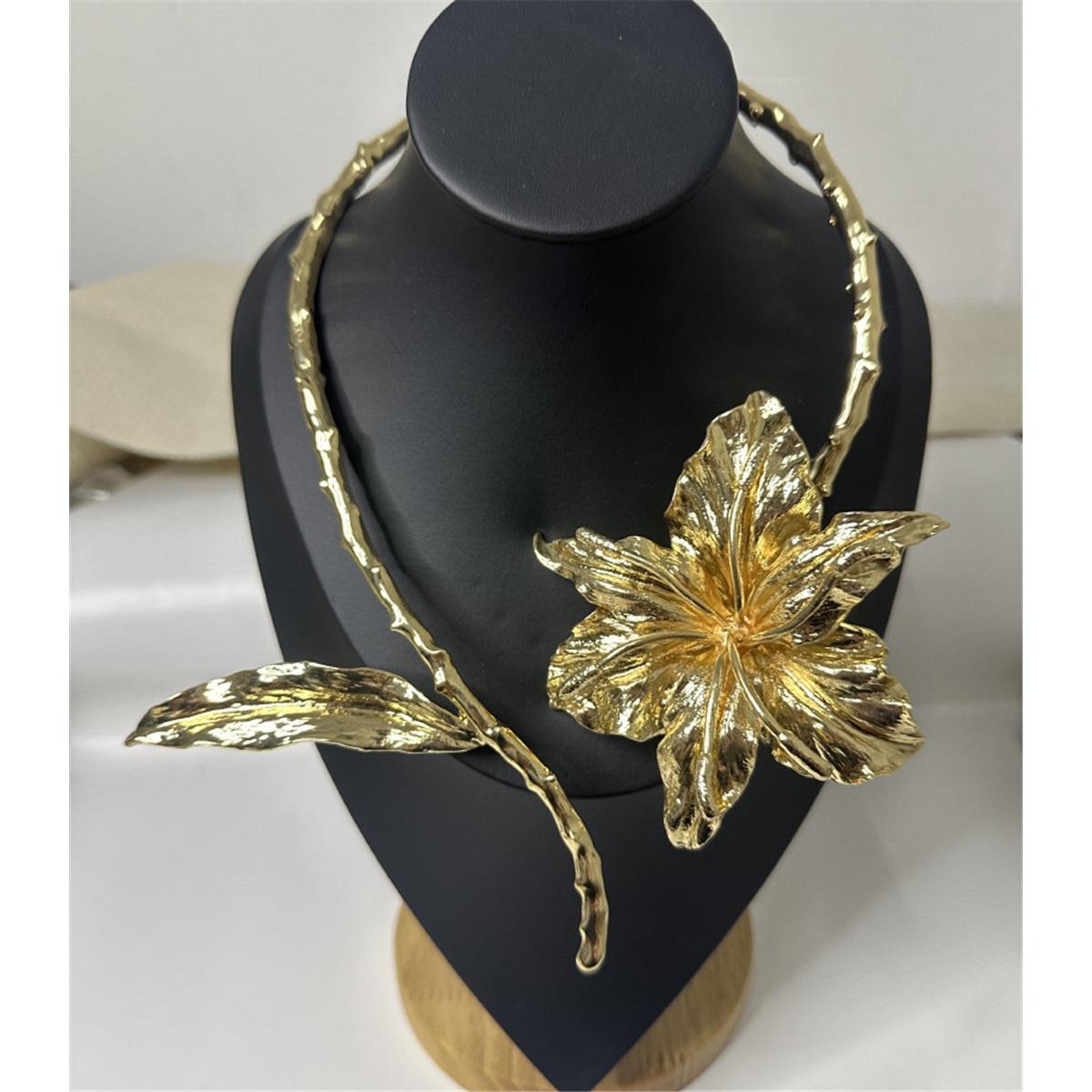 

Сверхпрочный Преувеличенный Персонализированный Шип Лист Шест Ландыш Большой Цветок Воротник Шикарный Подиумный Аксессуар для Ужина Ожерелье золотой