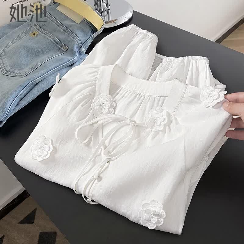 Women s 3D Floral Lyocell Blend V-Neck Blouse S