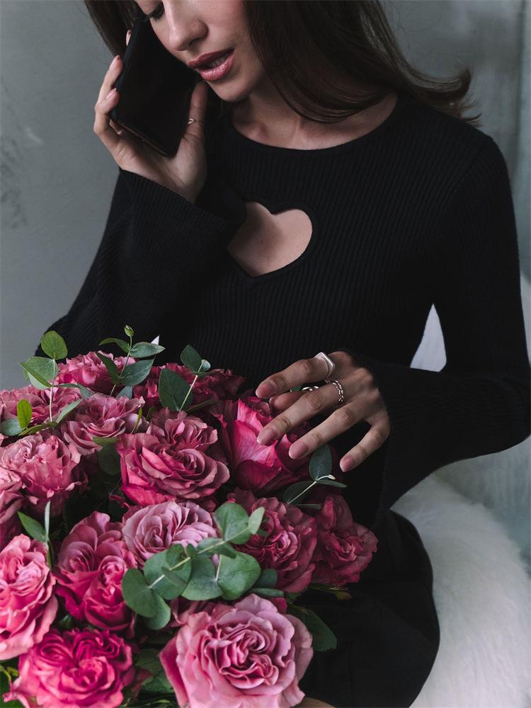 Heart Cutout Long Sleeve Knit Pullover – Slim Fit Sexy Autumn/Winter Top