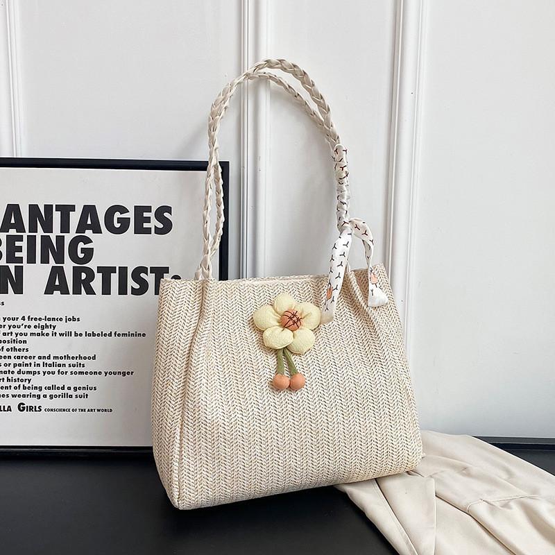 Retro Chic Single Shoulder Bag With Zipper Closure For Women In Street Style