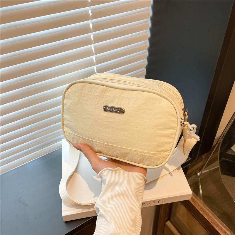

Casual and beautiful shoulder bag New Oxford cloth shell bag Simple messenger bag Change bag белый