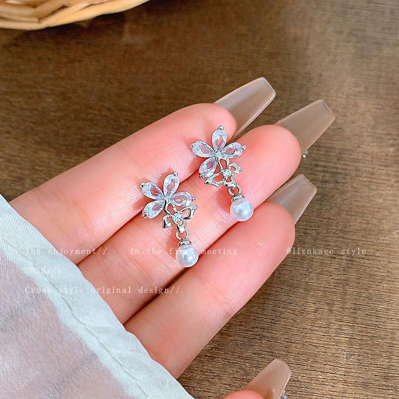 Sterling silver needle high-end earrings, new diamond-set earrings, cold flower imitation pearl stud earrings
