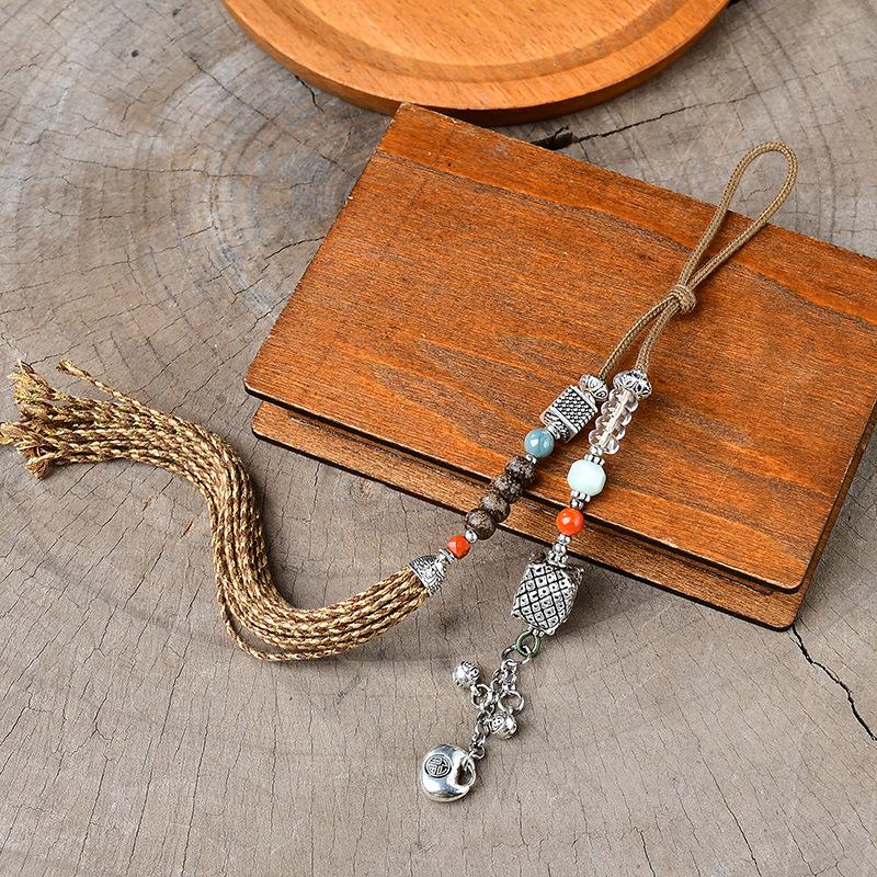 Joias de Prata Feitas à Mão em Estilo Tibetano: Pingentes, Bolsas, Chaveiros, Anéis e Fivelas em Estilo Literário.