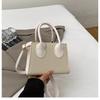 Nuova borsa a tracolla da donna per la primavera e l'estate 2025, piccola borsa quadrata messenger, moda quest'anno popolare, borsa a mano semplice