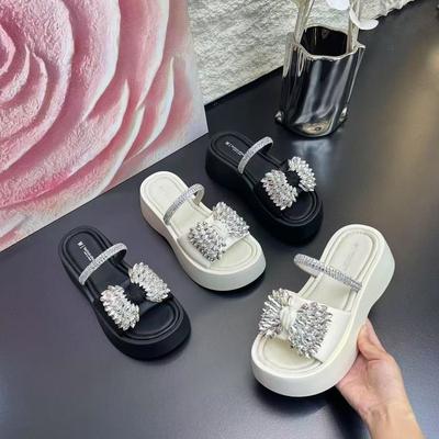 Rhinestone Slippers Women's Summer Outer Wear 2025 New Models Are Not Tired of Feet with Thick Soles and Skirts French Crystal Casual Cool Slippers