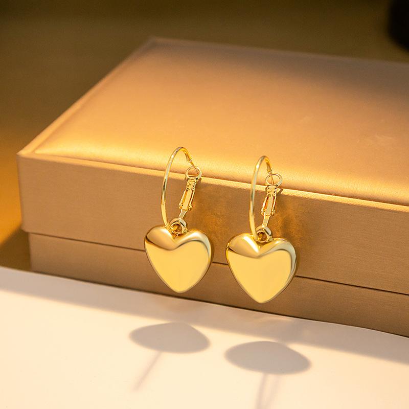 2022 Trendy Smooth Glossy Love Earrings Wind Exaggerated Circle Ear Buckles Fashion Temperament Earrings Women