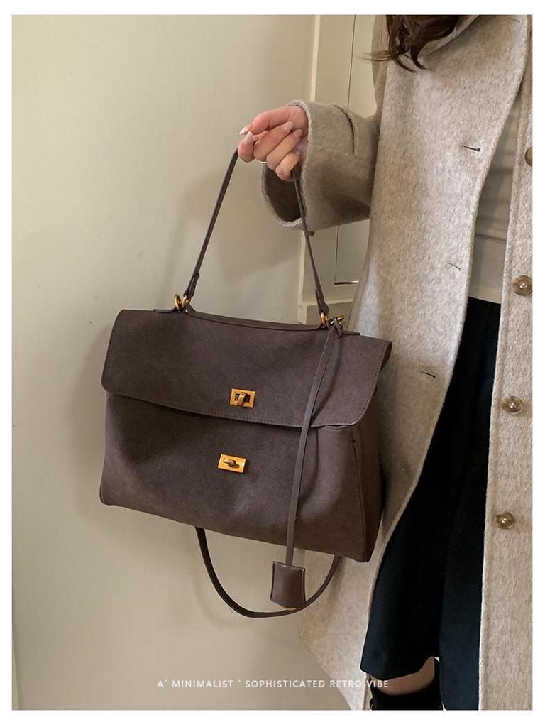 2025 Women's High-End Retro Matte Platinum Handbag: Trendy, Large Capacity Niche Underarm Commute Bag