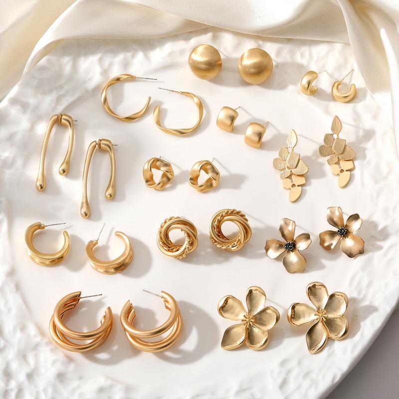 European American High-End Gold Geometric Earrings for Women Large Ring Ear Jewelry Alloy Buckle Cold Wind Ear Rings