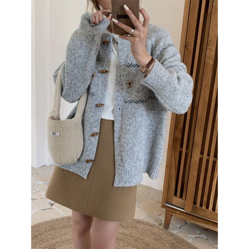 Vintage embroidered flower knitted cardigan women's autumn and winter new lazy wind loose soft waxy jacquard sweater jacket