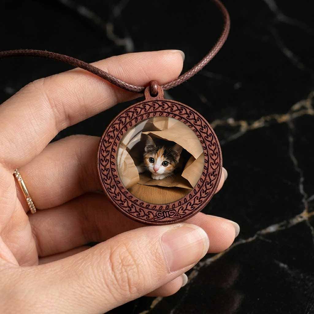 Customizable cute pet portrait circular woven wooden pendant, pet commemorative anniversary gift jewelry