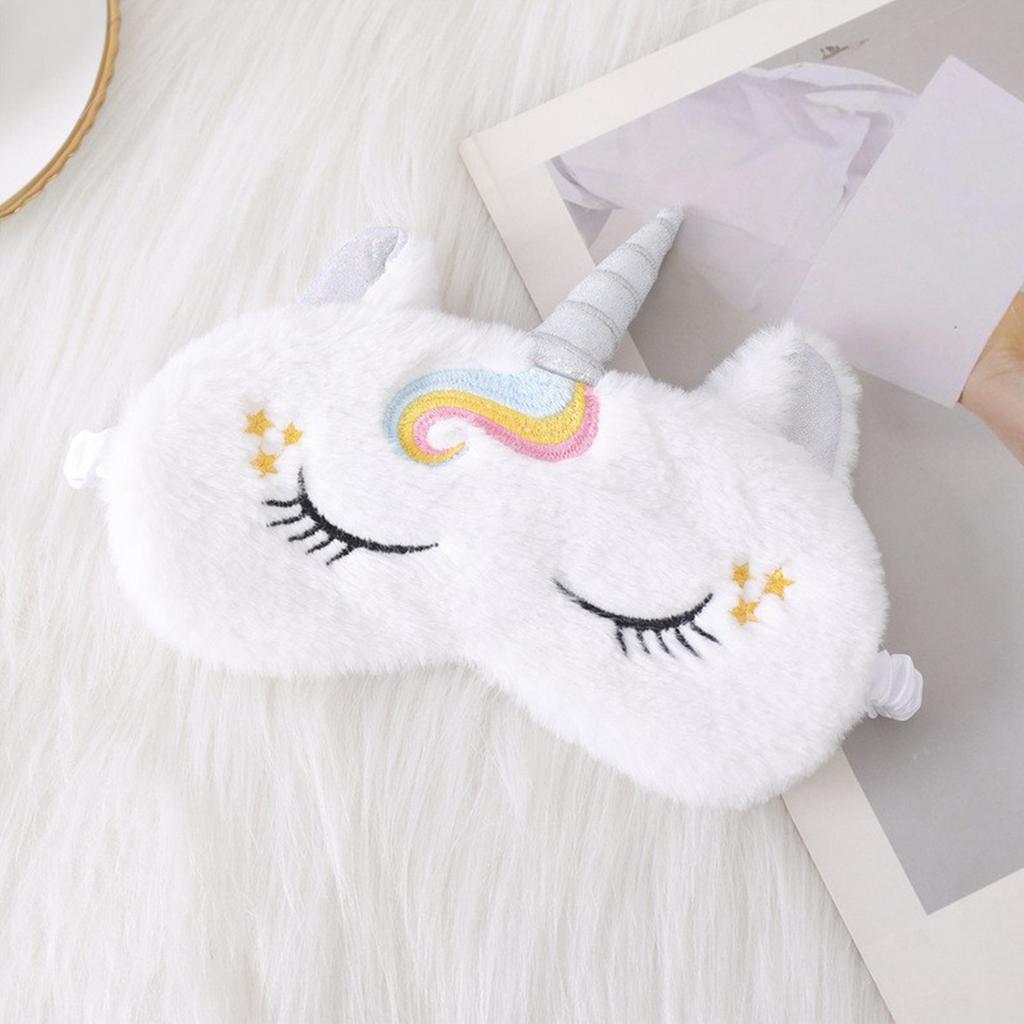 Schlafmasken können Müdigkeit reduzieren, indem sie Licht blockieren. Reisemasken können Licht blockieren