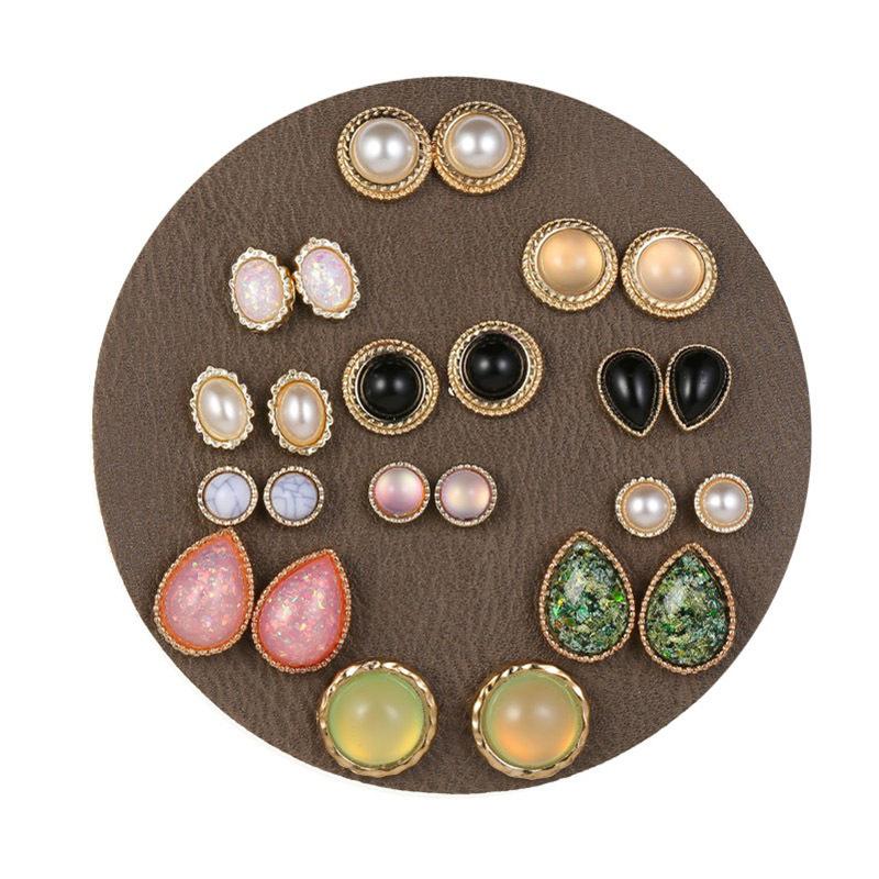 New Retro Stud Earrings Set, Simple and Cold Style, Exquisite Earrings, Femininity, Court Earrings.