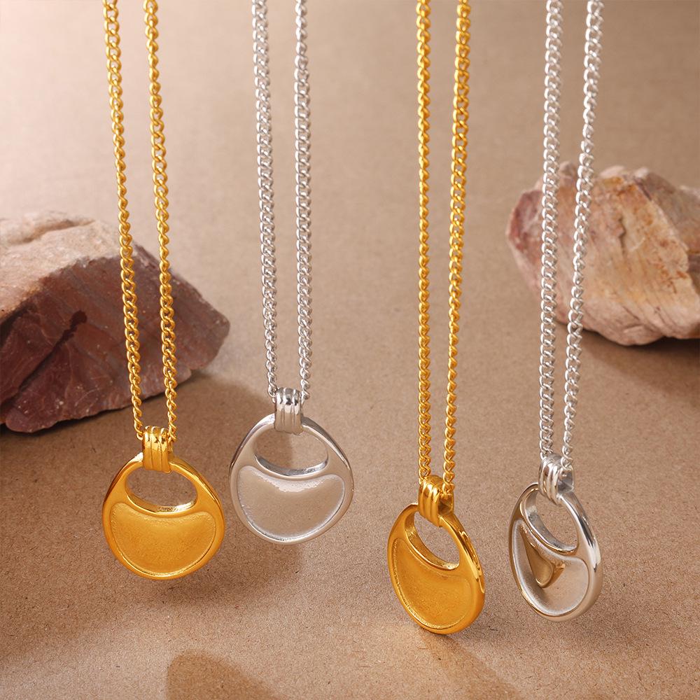 Elegant Saddle Shape Geometric Pendant Necklace