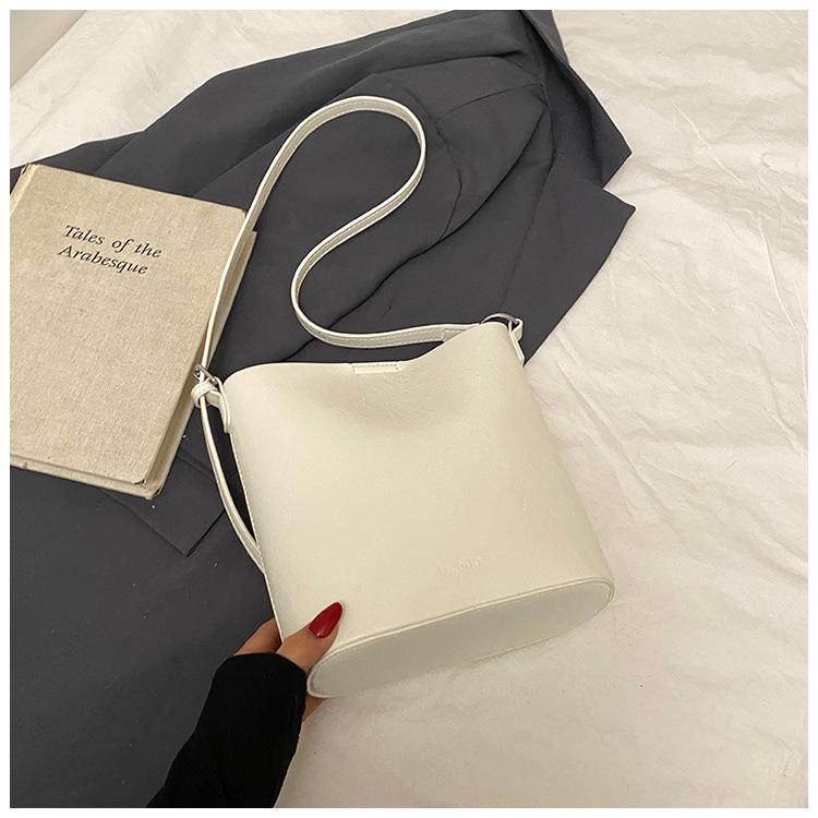 Spring Small Bag Women's Fashion New Shoulder Armpit Bag Fashion Commuter Crossbody Bucket Bag
