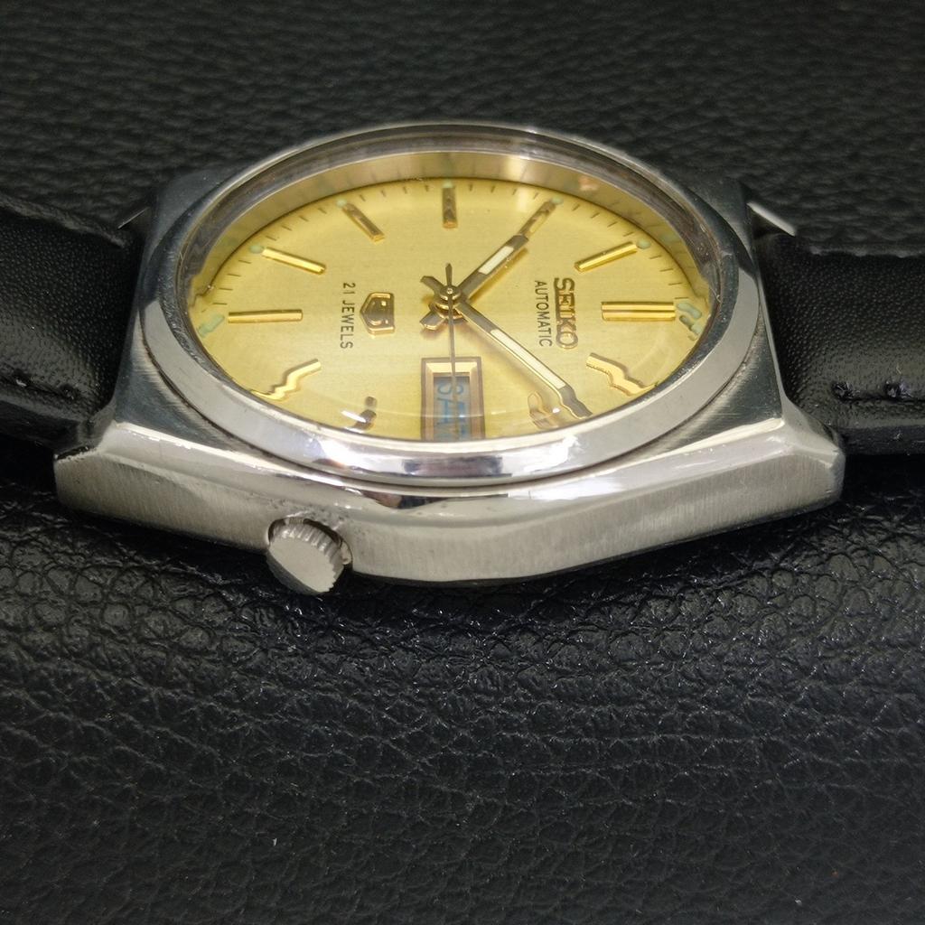 AUTOMATIC VINTAGE SEIKO 5 JAPAN MENS GOLDEN COLOR DIAL WATCH A702636-1 R209-a702636