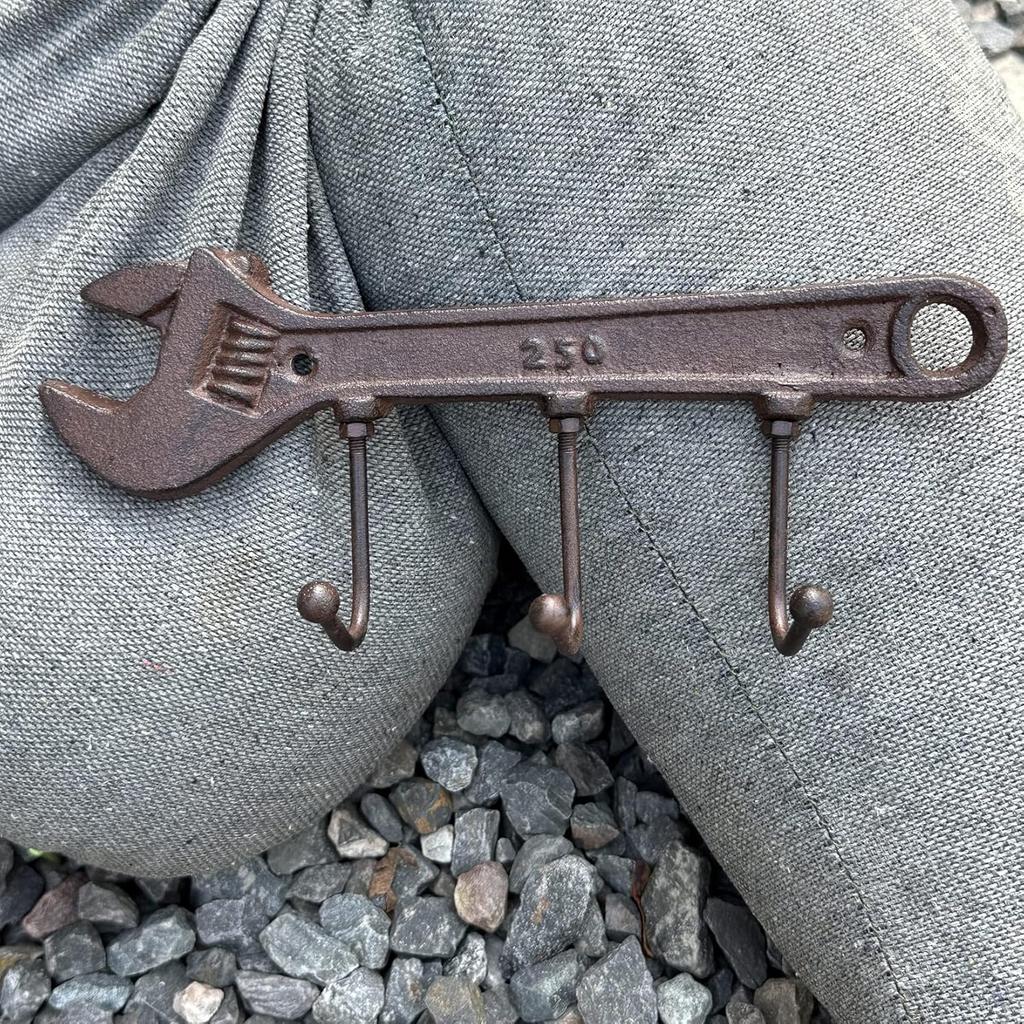Retro Vintage Key Rack Holder Hooks Cast Iron Wrench Spanner Shape Decorative Wall Mounted Antique Man Cave Garage Tool Holder Coat Hat Rack Hanger