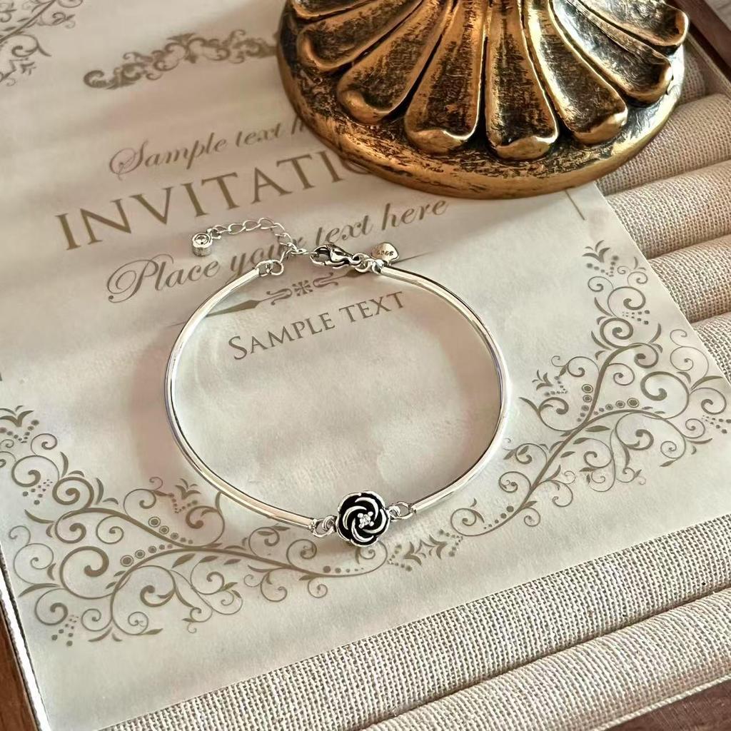 Minimalist Rose Bracelet: Chic European-American Style, Elegant and Fashionable Women's Luxury Jewelry