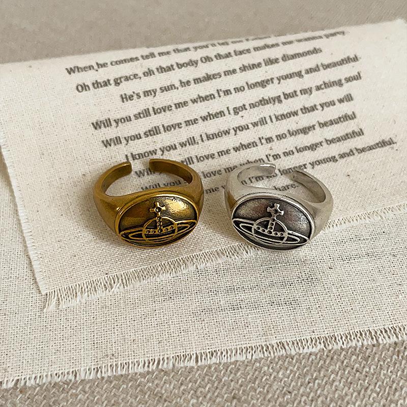 Vintage Distressed Oval Metal Planet Ring: Unique High-End Fashion Accessory for Women