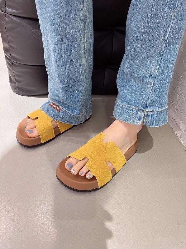 Fashion platform slippers women's 2025 summer new seaside open-toed one-word slippers small fragrant style outside wearing beach women's shoes