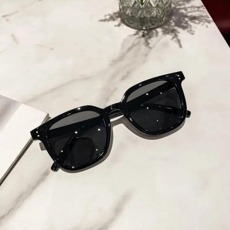 Fashion Square Sunglasses Women Clear Ocean Lens Shades UV400 Men Retro Rivets Decoration Orange Pink Sun Glasses Lentes