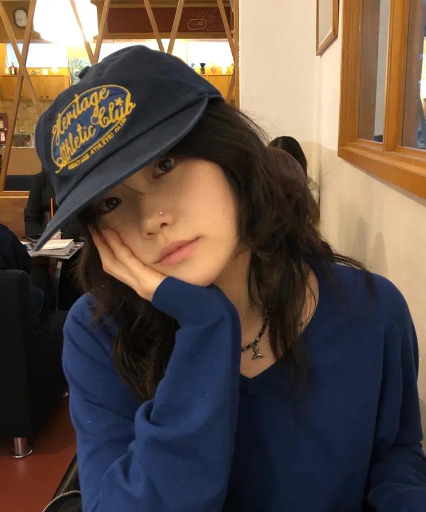 Yunibeoseugameonteu Universe Signed Long Bill Washed Cap_Navy