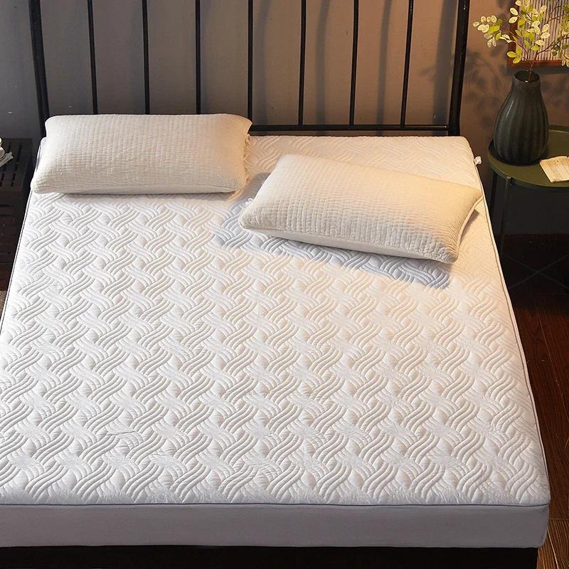 Breathable and Anti-Bacterial Mattress Topper with Air-Permeable Bed Pad for a Comfortable Night's Sleep