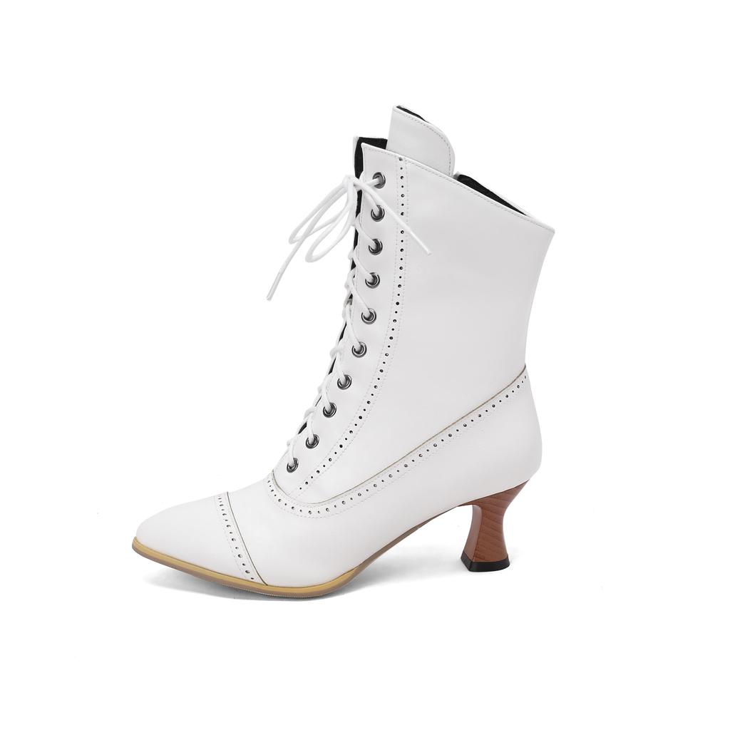 Korta klackskor för kvinnor Enfärgad spetsiga retro snidade korta stövlar Höst och vinter Nya stora kvinnor