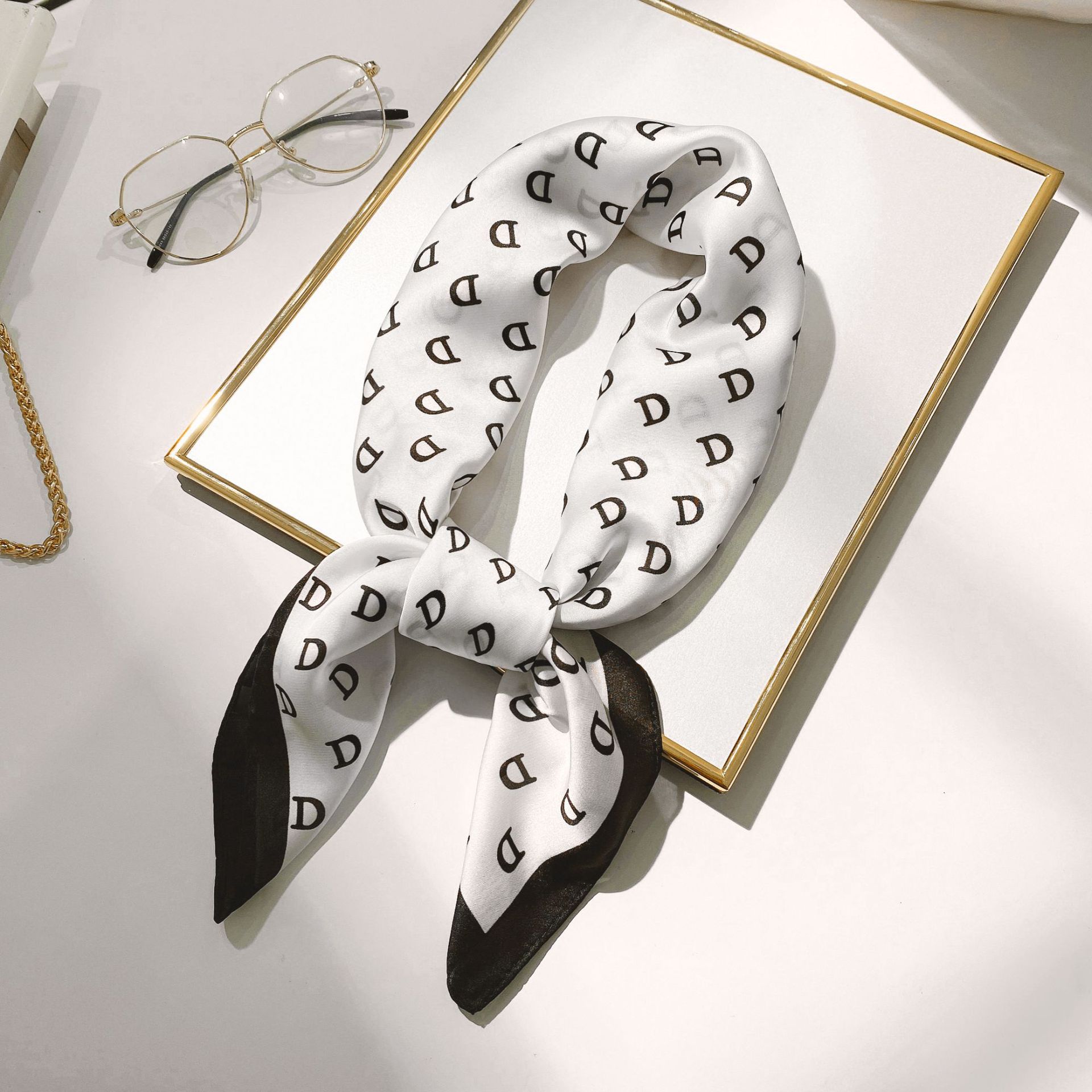 

Квадратный платок, атласный шелковый шейный шарф для женщин, повязка на голову, маленькие шали, бандана, шарфы на голову, 70 см 70*70CM .