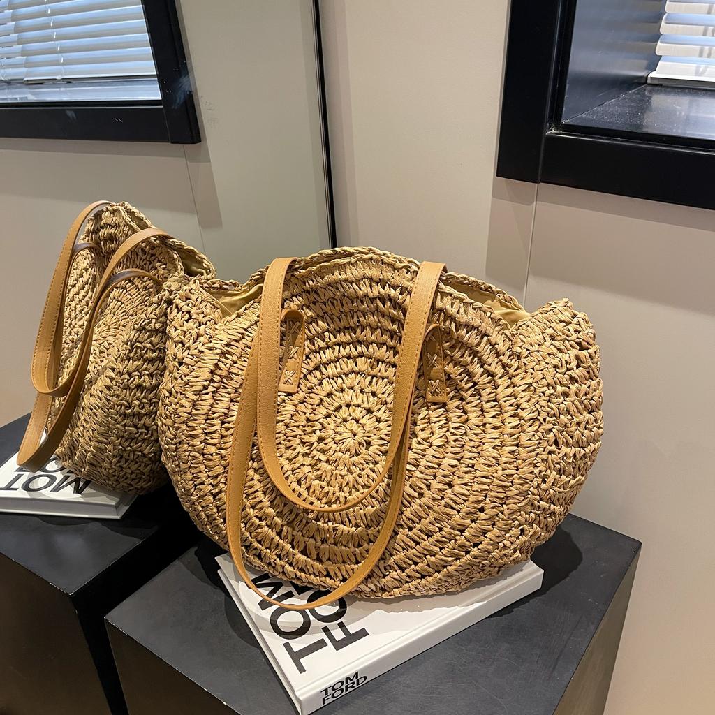 Large-capacity Hand-woven Beach Resort Grass Package